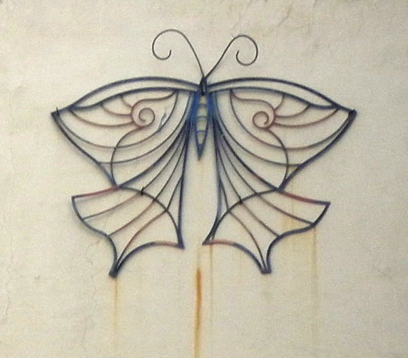 Бабочка на стене.