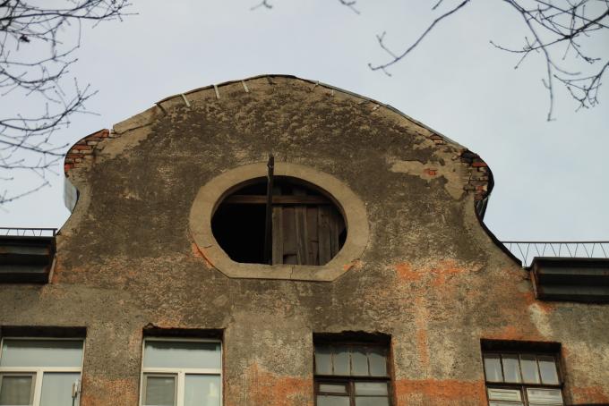 Где окно? Адрес.