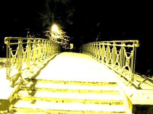 Ночь, улица, фонарь, мостик... 