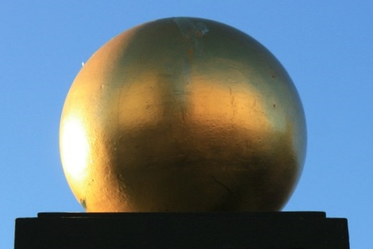 Золотой шарик