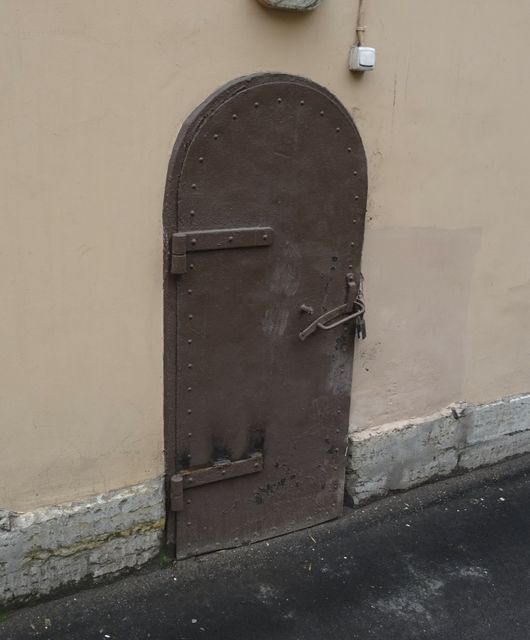 Где дверка?