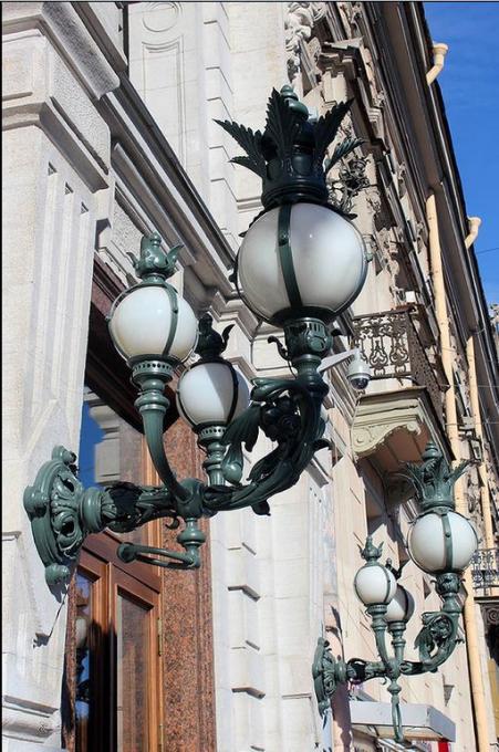 на каком здании Невского проспекта находится этот фонарь