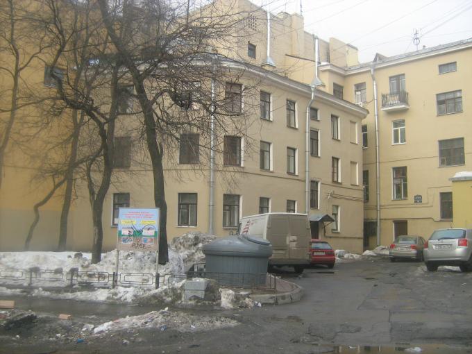 Этот двор рисовал знаменитый художник.