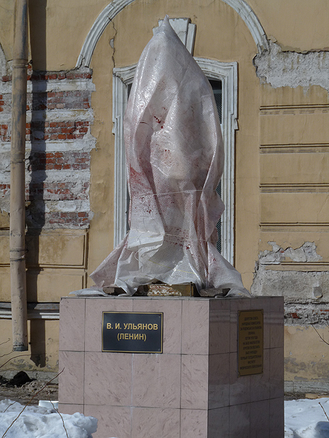 Где же прячется В.И. Ульянов (Ленин)?